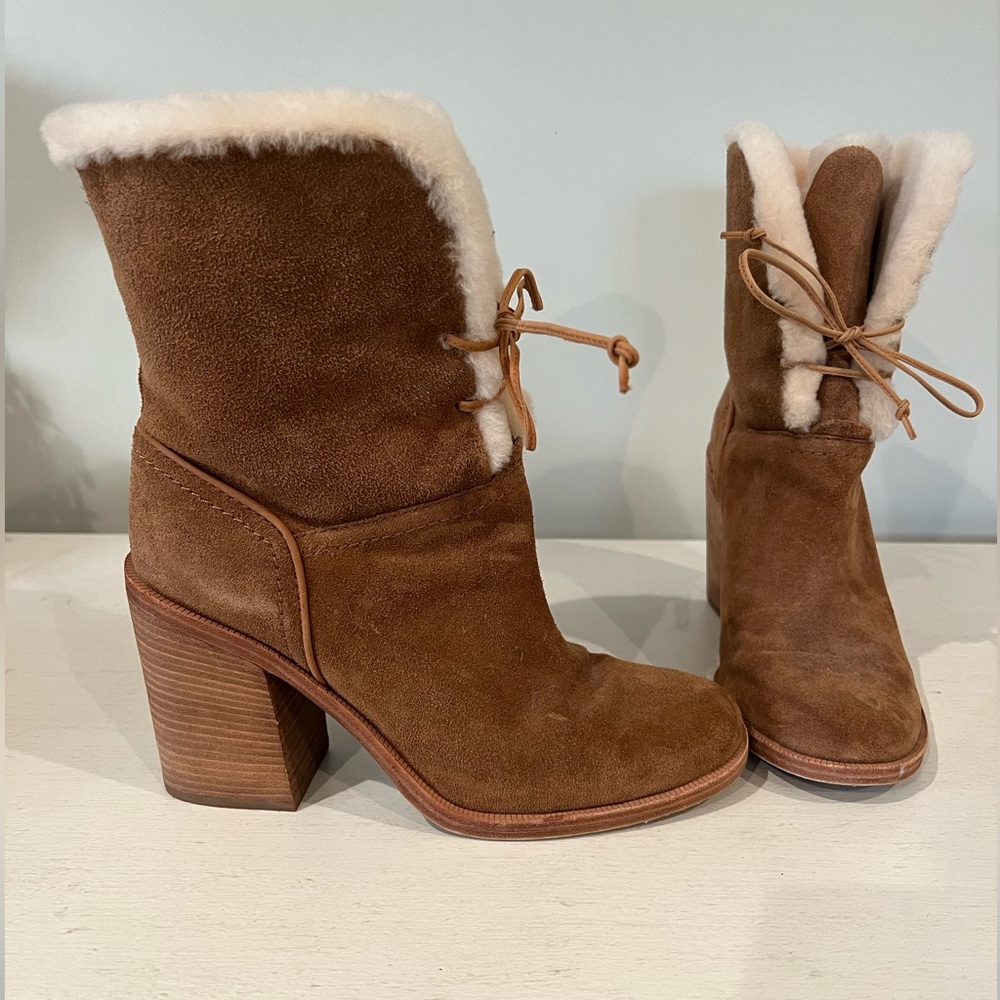 LIKE NEW UGG Sheepskin Heel Booties Size 9.5